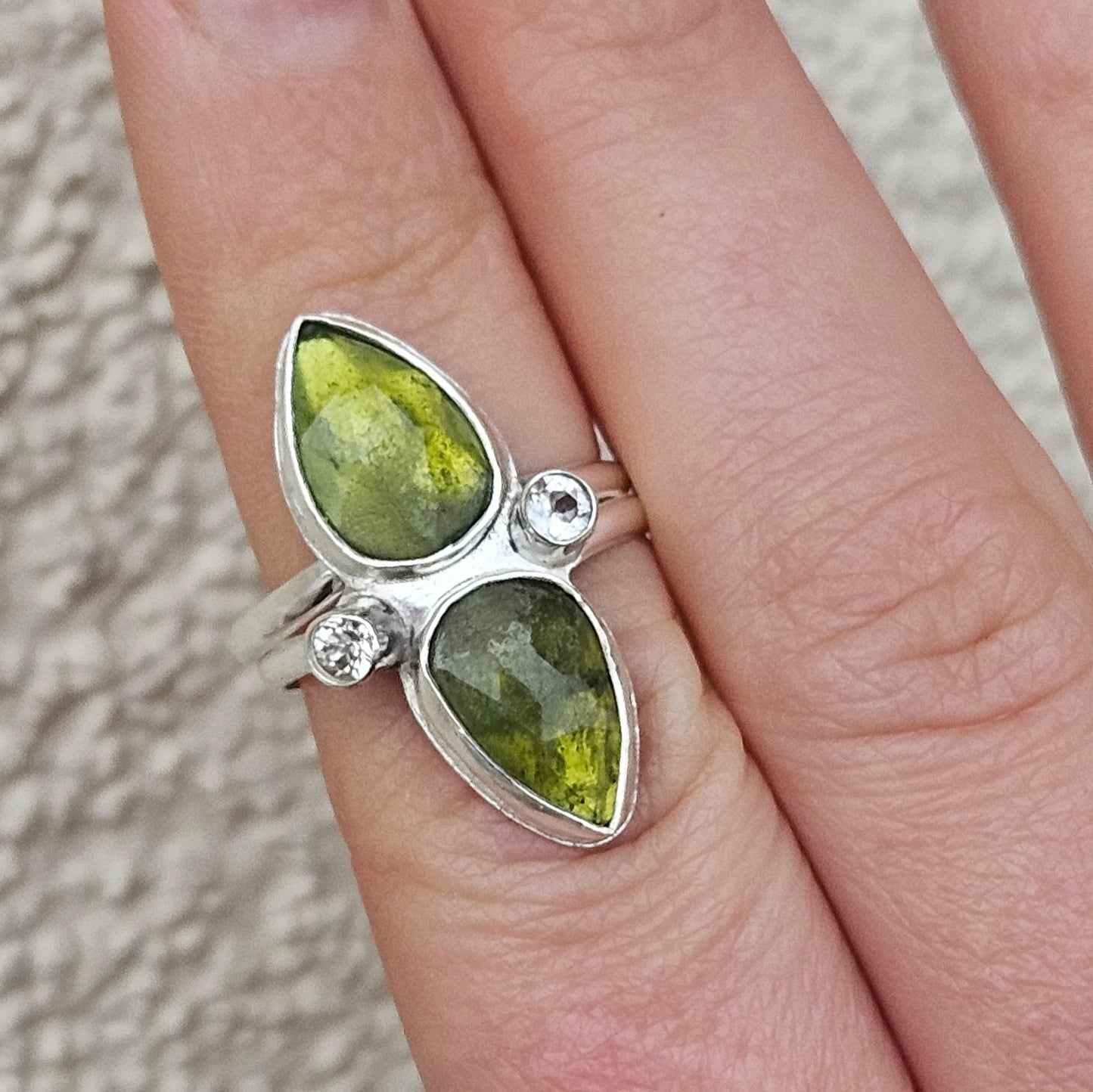 bague_argent_bijou_pierre_vesuvianite_topaze_blanche