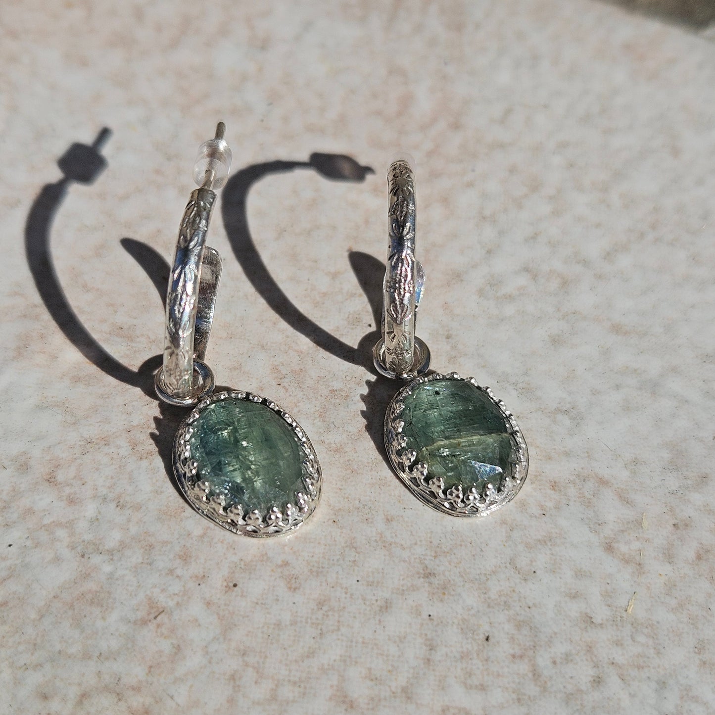 bijoux soleil, boucles d'oreille soleil, bijoux cyanite verte, boucles d'oreille argent